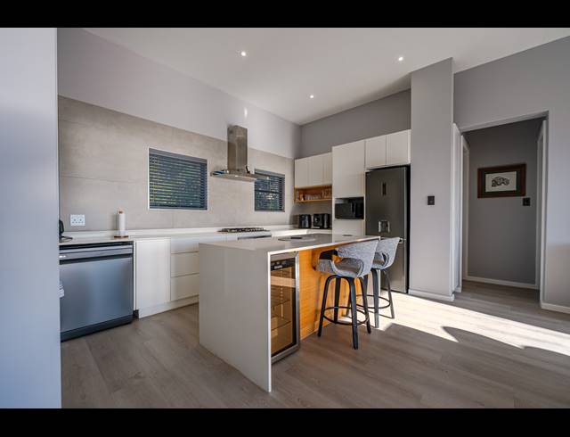 2 BEDROOM APARTMENT FOR SALE IN SHAKAS ROCK